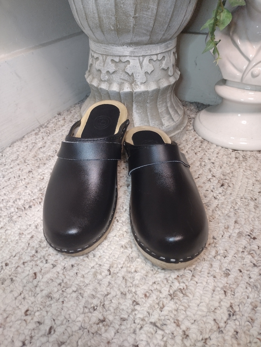 Urban Outfitters Black Slip-On Leather Clogs for Women - Picture 2 of 7